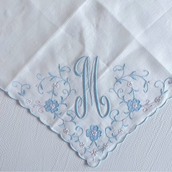 VINTAGE MONOGRAMMED HANDKERCHIEF 14”x14” - Picture 6 of 6